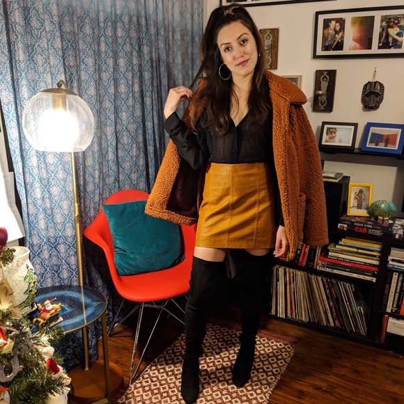 Meet your Posher, Nikki ✨ - Picture 1 of 1